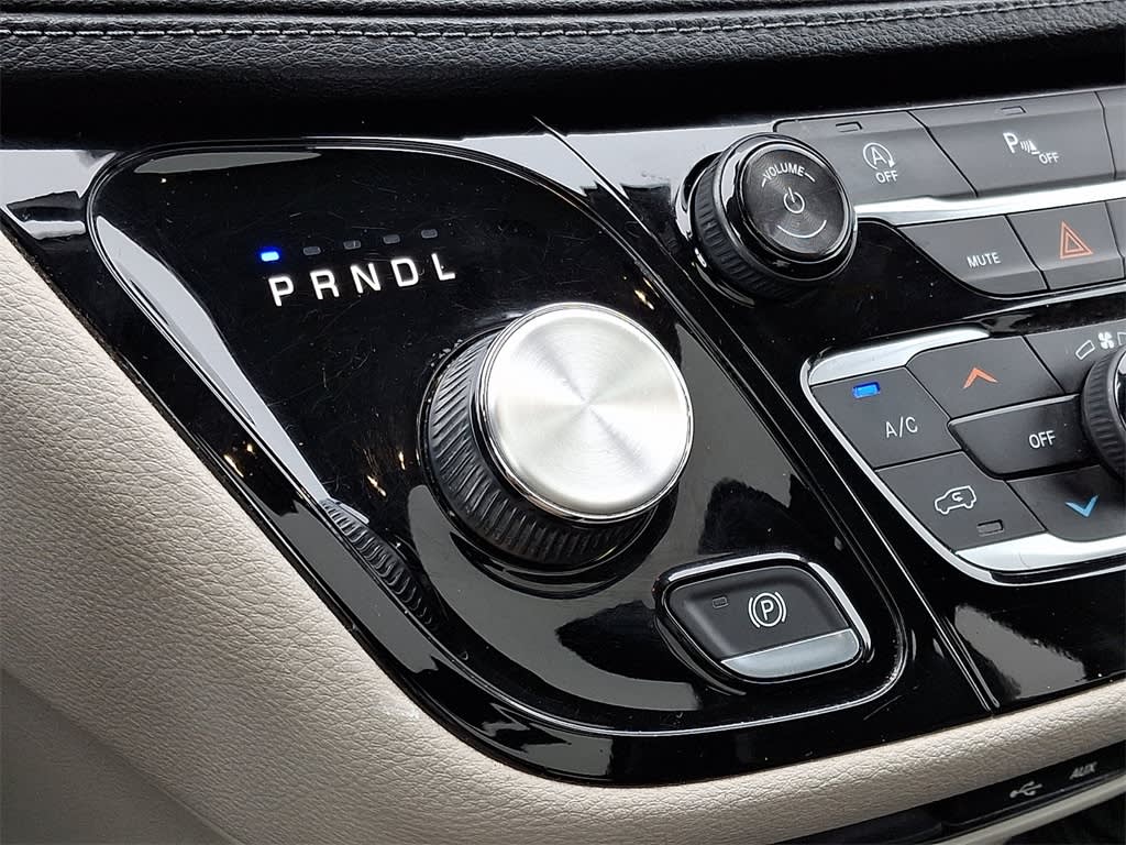 Thumbnail: 2018 Chrysler Pacifica - 7