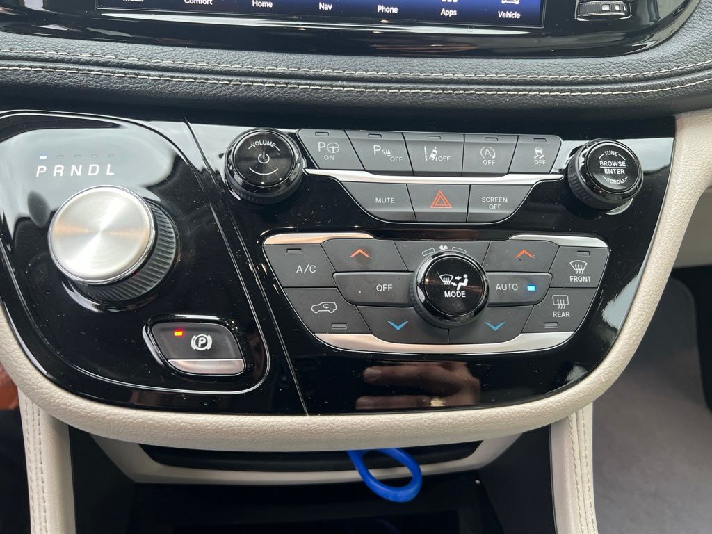 Thumbnail: 2021 Chrysler Pacifica - 20