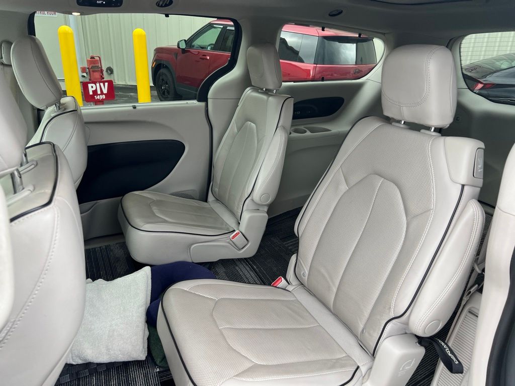 Thumbnail: 2021 Chrysler Pacifica - 22