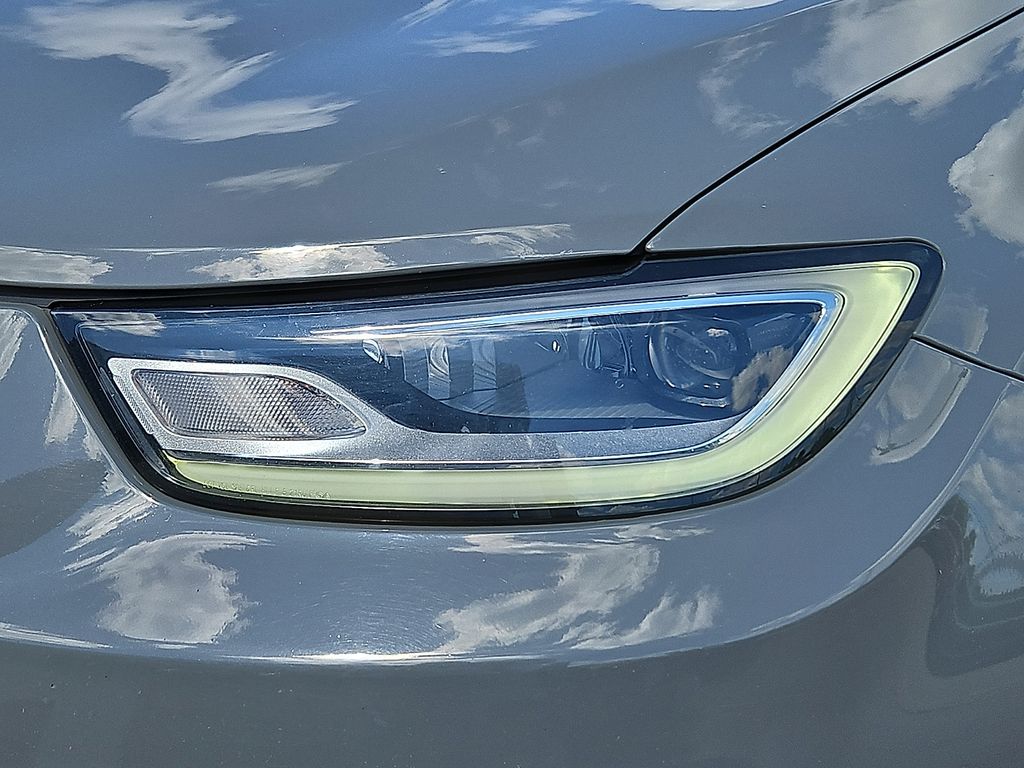 Thumbnail: 2021 Chrysler Pacifica - 18