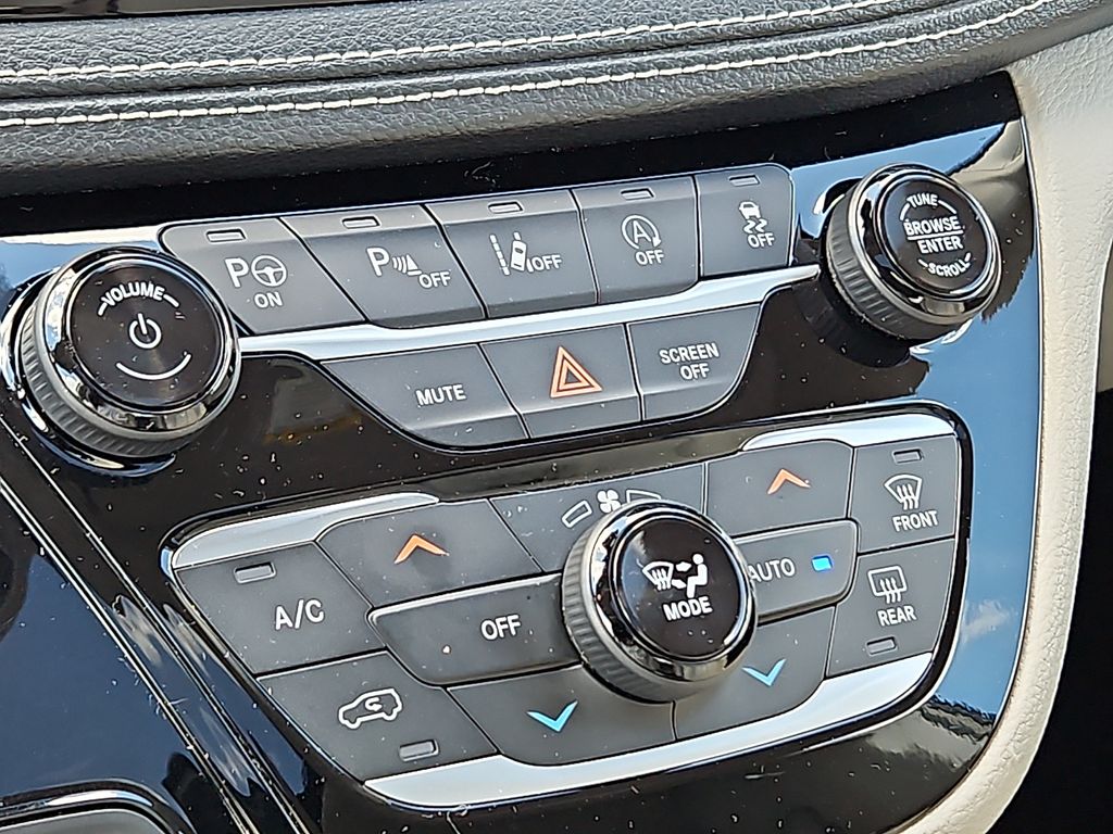 Thumbnail: 2021 Chrysler Pacifica - 22