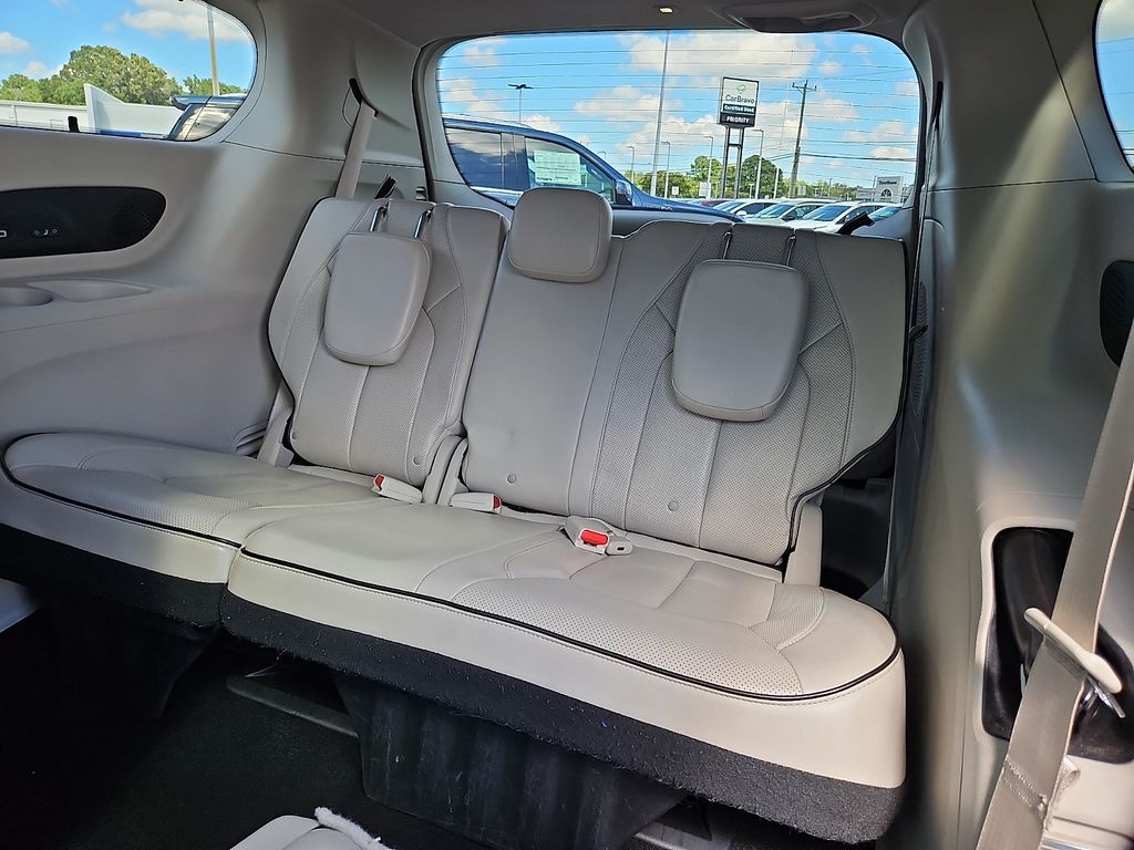 Thumbnail: 2021 Chrysler Pacifica - 19