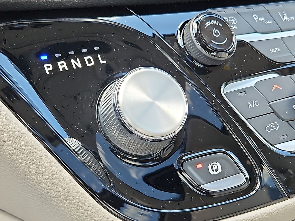 Thumbnail: 2021 Chrysler Pacifica - 11