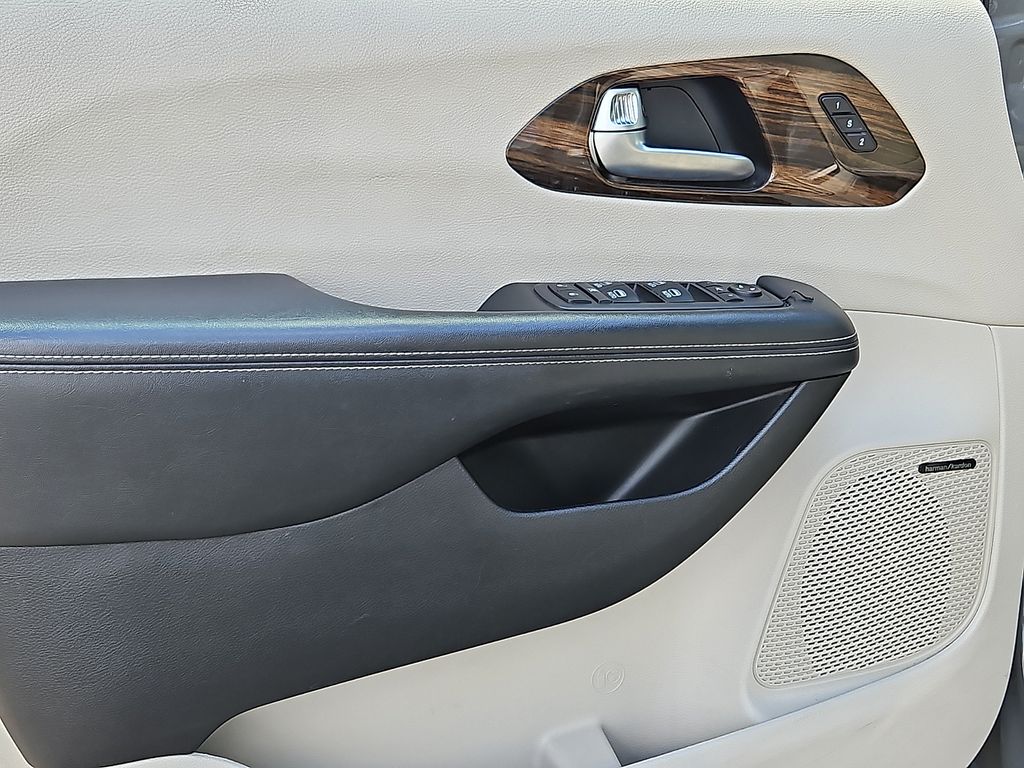 Thumbnail: 2021 Chrysler Pacifica - 20