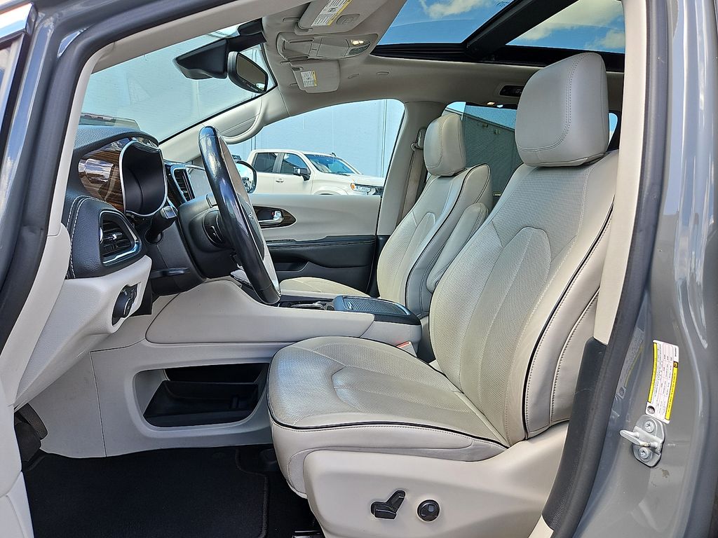 Thumbnail: 2021 Chrysler Pacifica - 8