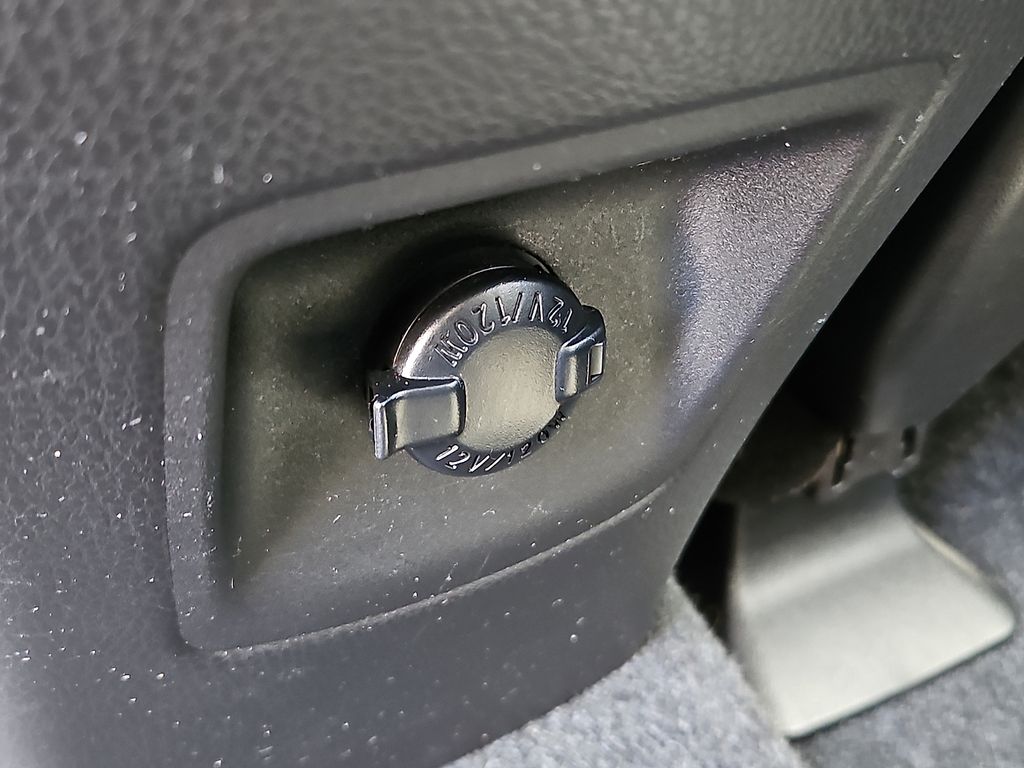 Thumbnail: 2016 Toyota RAV4 - 31