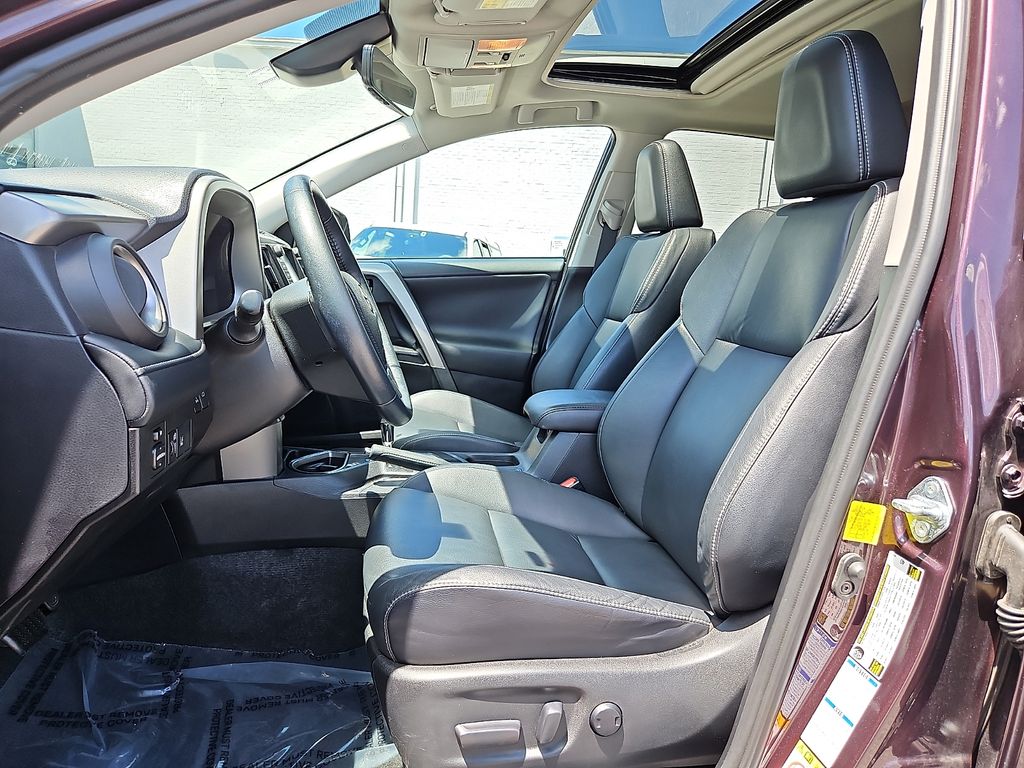 Thumbnail: 2016 Toyota RAV4 - 10