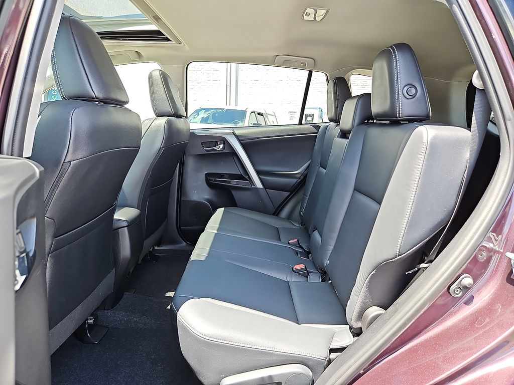 Thumbnail: 2016 Toyota RAV4 - 11