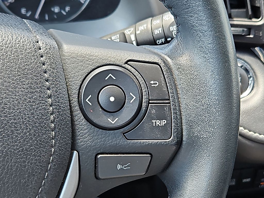 Thumbnail: 2016 Toyota RAV4 - 27