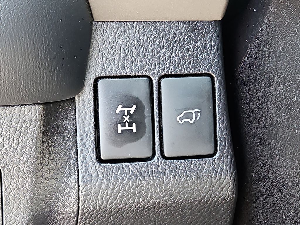 Thumbnail: 2016 Toyota RAV4 - 16