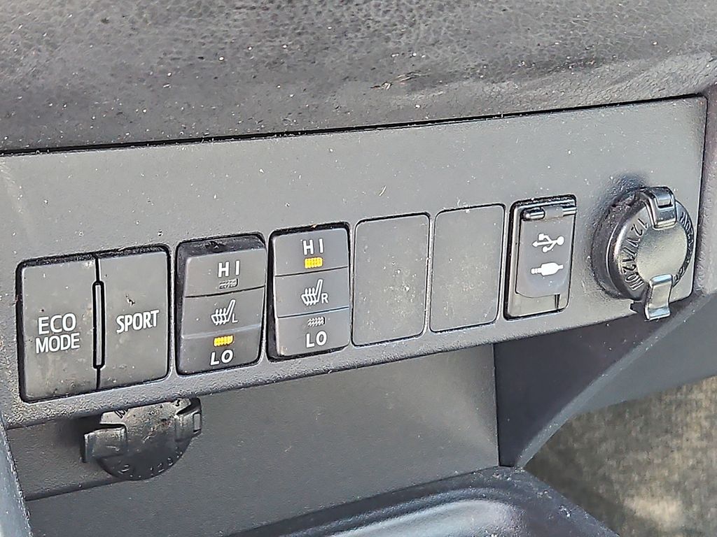 Thumbnail: 2016 Toyota RAV4 - 30