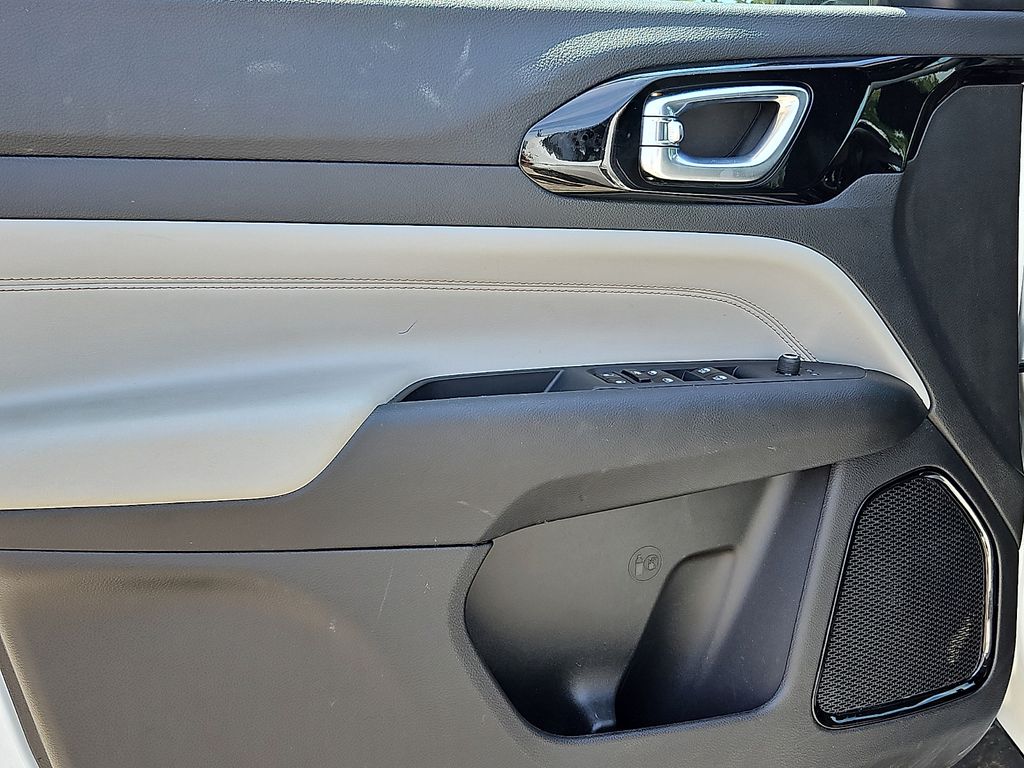 Thumbnail: 2025 Jeep Compass - 17