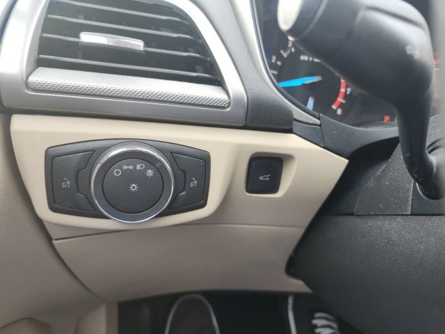2013 Ford Fusion SE 16