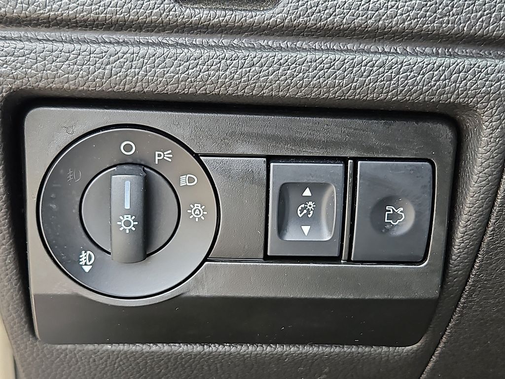 Thumbnail: 2012 Ford Fusion - 26