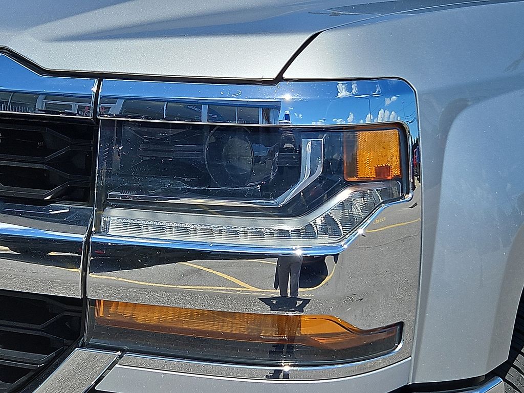 Thumbnail: 2018 Chevrolet Silverado 1500 - 17