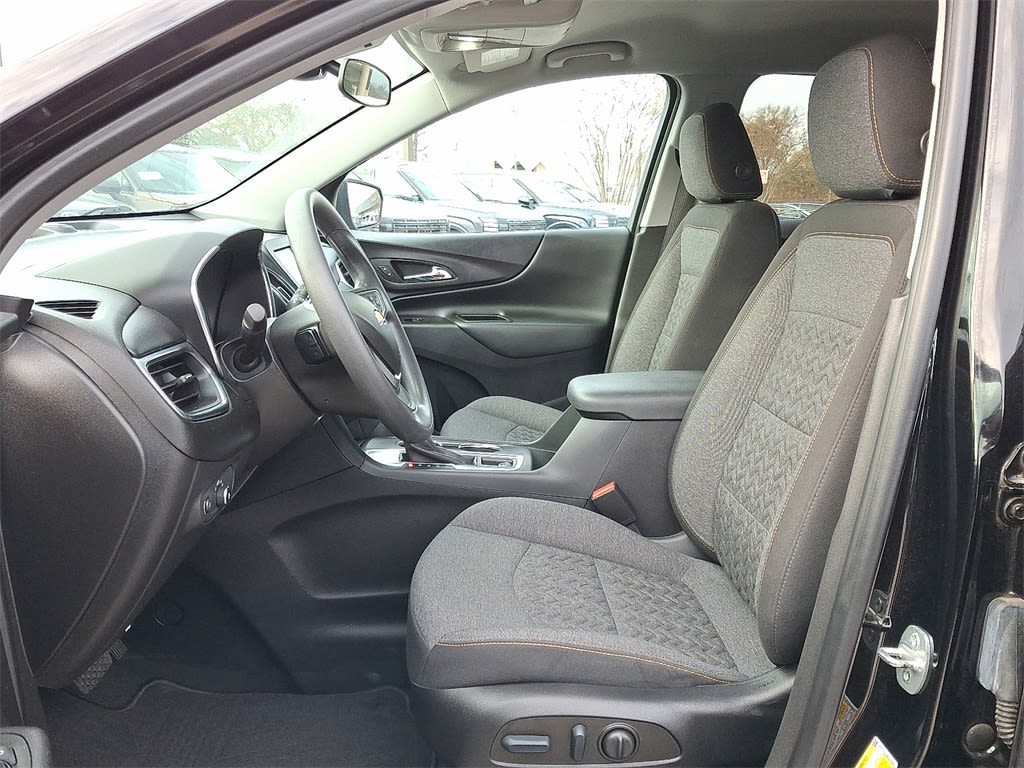 Thumbnail: 2022 Chevrolet Equinox - 10