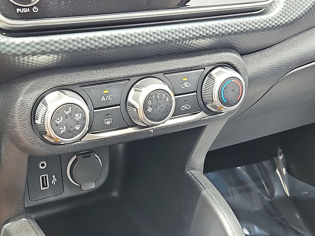 Thumbnail: 2021 Nissan Kicks - 21