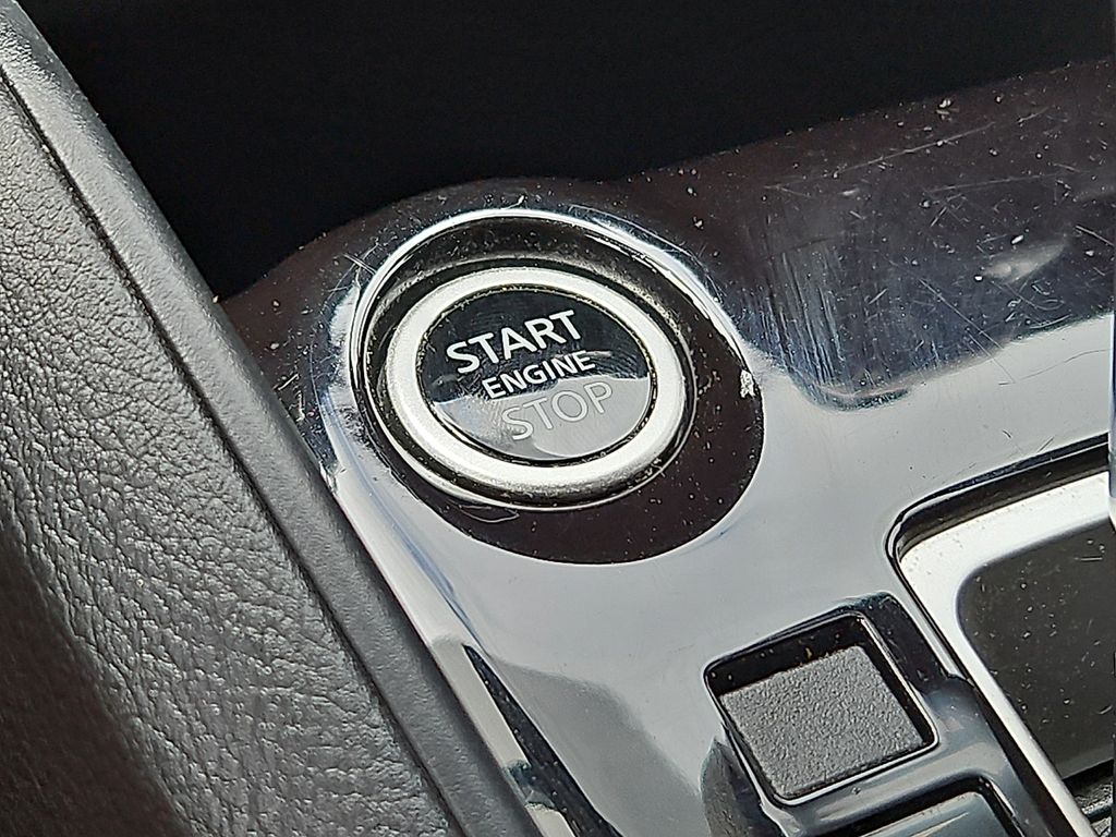 Thumbnail: 2021 Nissan Kicks - 25
