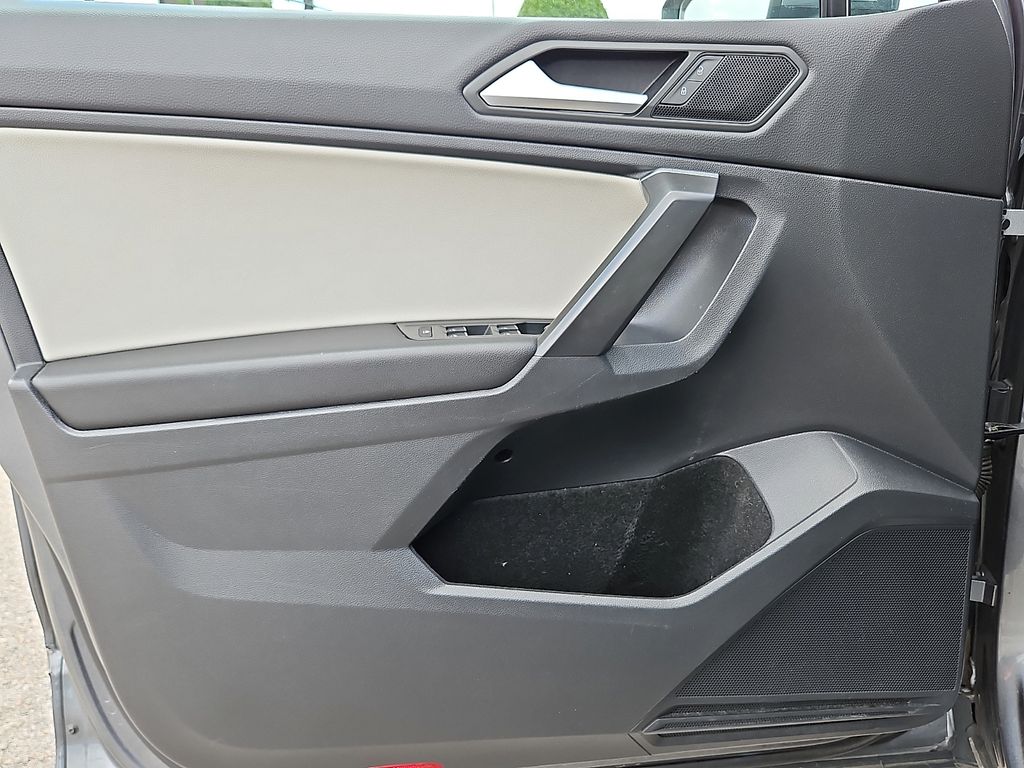Thumbnail: 2021 Volkswagen Tiguan - 19