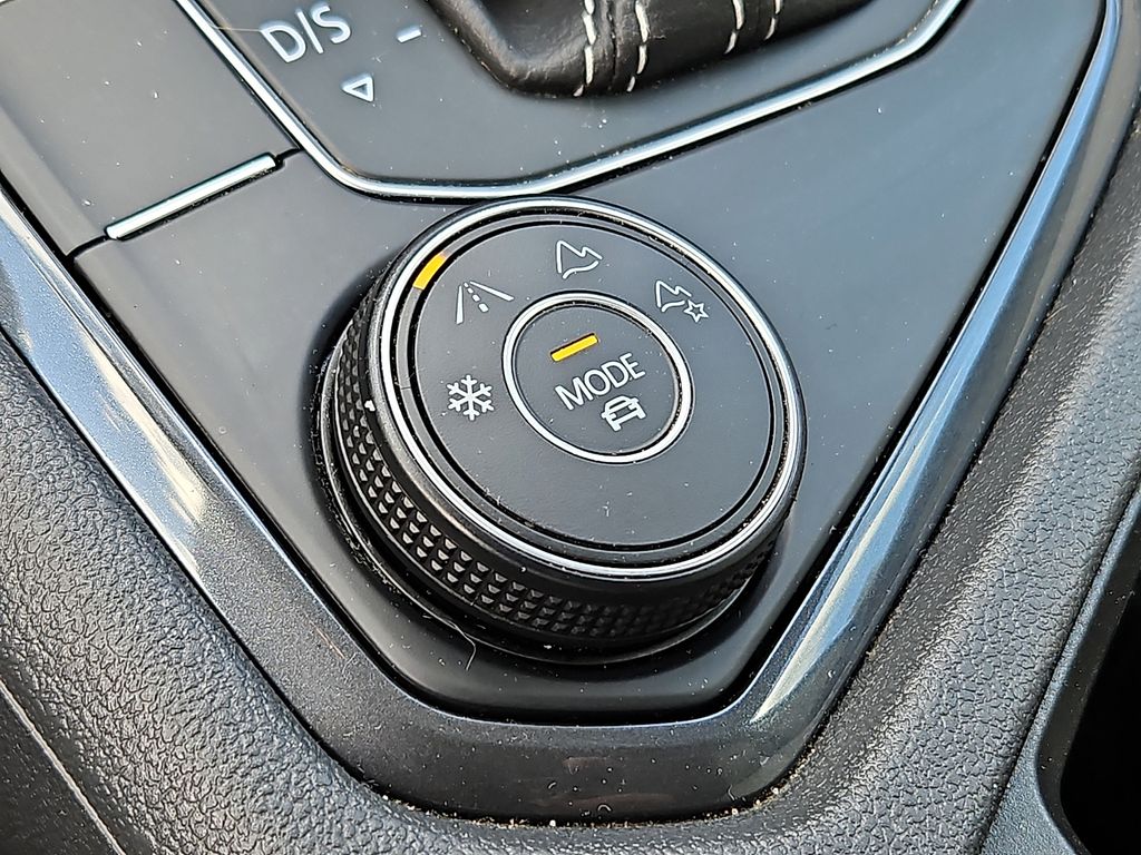 Thumbnail: 2021 Volkswagen Tiguan - 27
