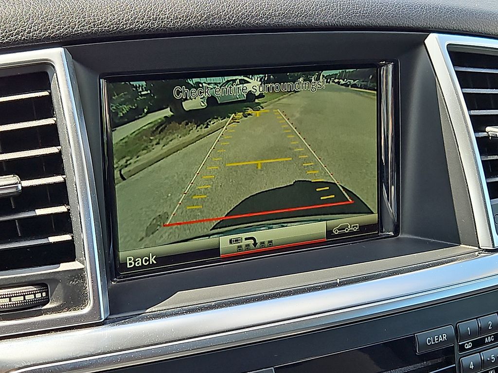 Thumbnail: 2015 Mercedes-Benz M-Class - 24