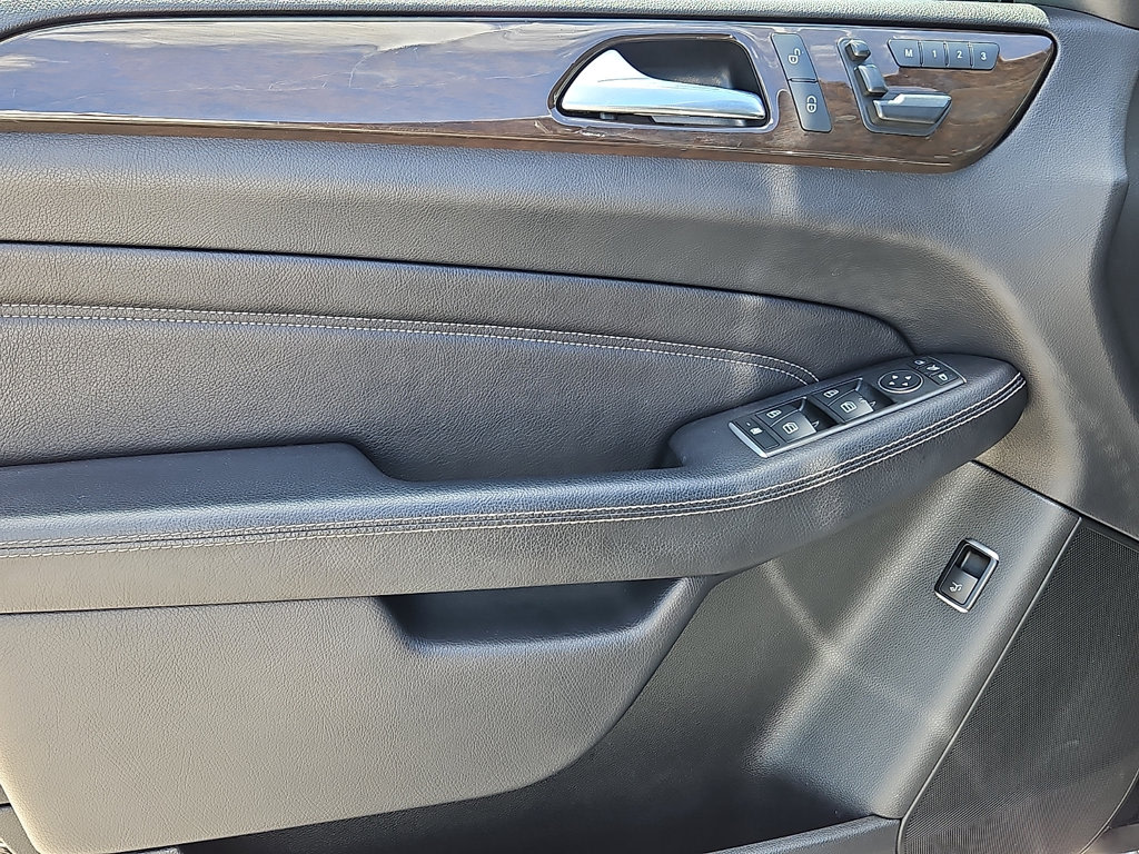 Thumbnail: 2015 Mercedes-Benz M-Class - 19