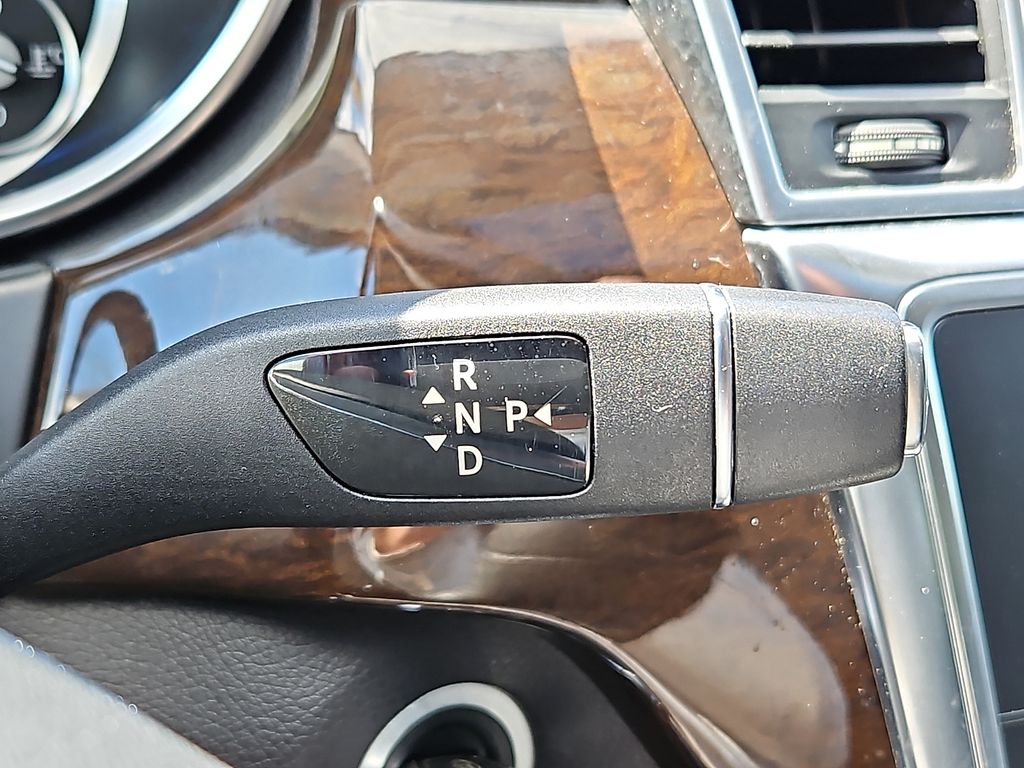 Thumbnail: 2015 Mercedes-Benz M-Class - 21