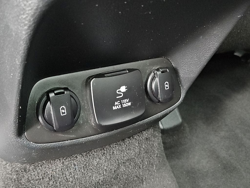 Thumbnail: 2019 Hyundai Santa Fe - 32
