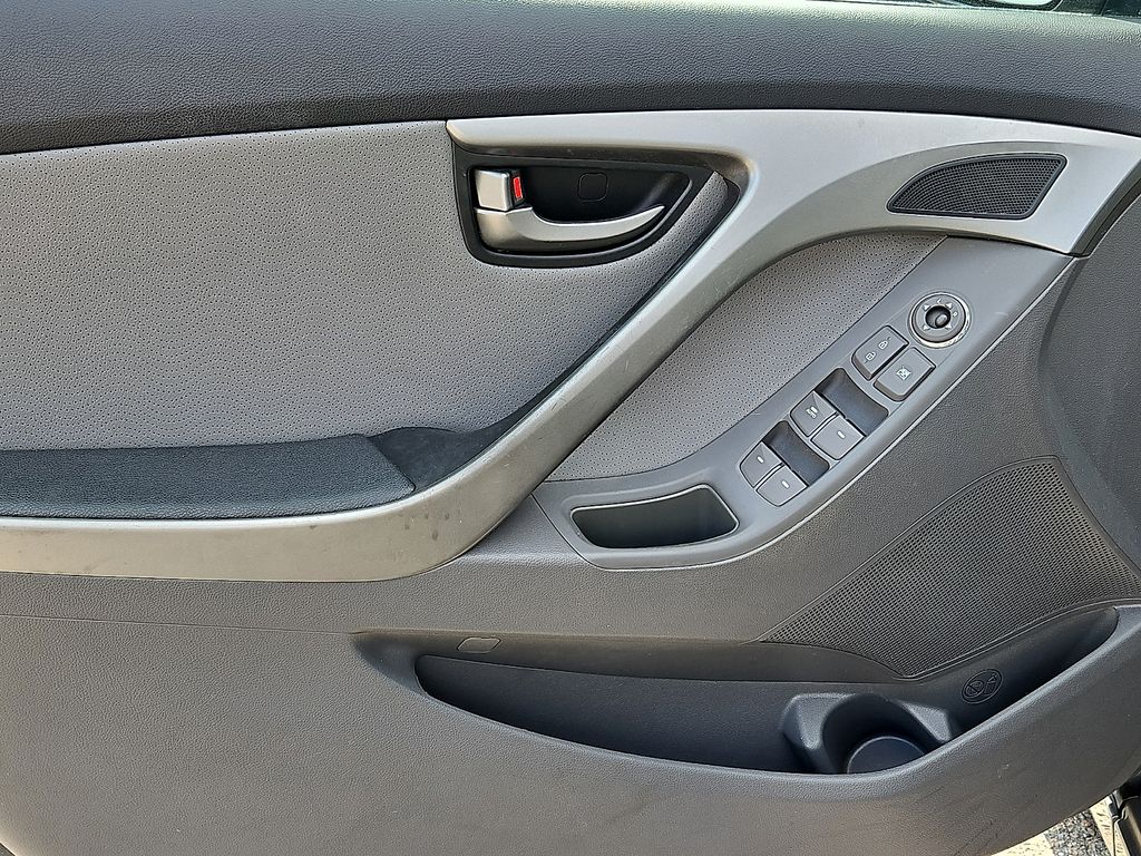 Thumbnail: 2013 Hyundai Elantra - 20