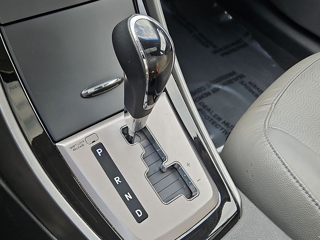 Thumbnail: 2013 Hyundai Elantra - 13