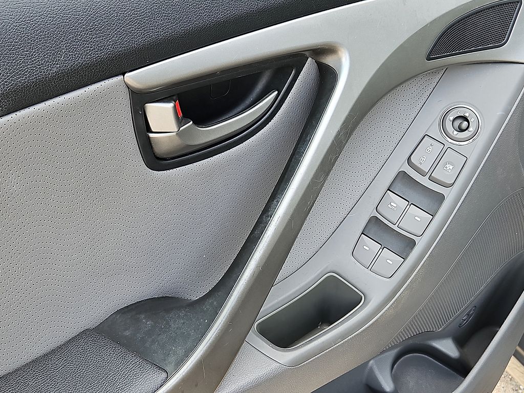 Thumbnail: 2013 Hyundai Elantra - 21