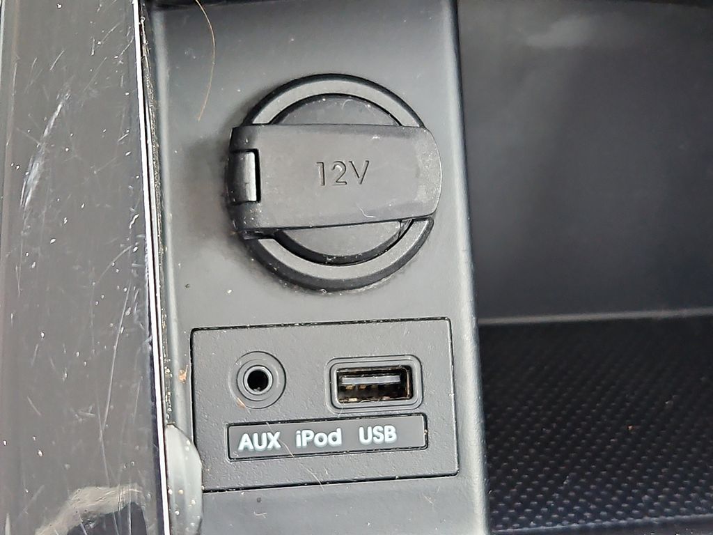 Thumbnail: 2013 Hyundai Elantra - 27