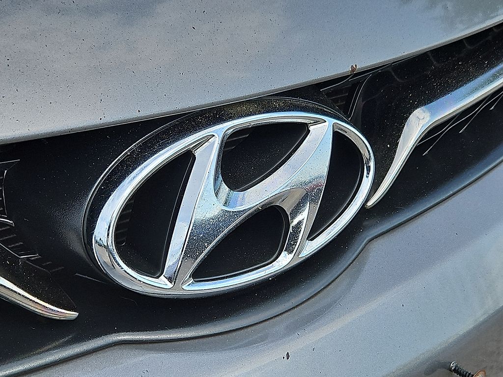 Thumbnail: 2013 Hyundai Elantra - 28