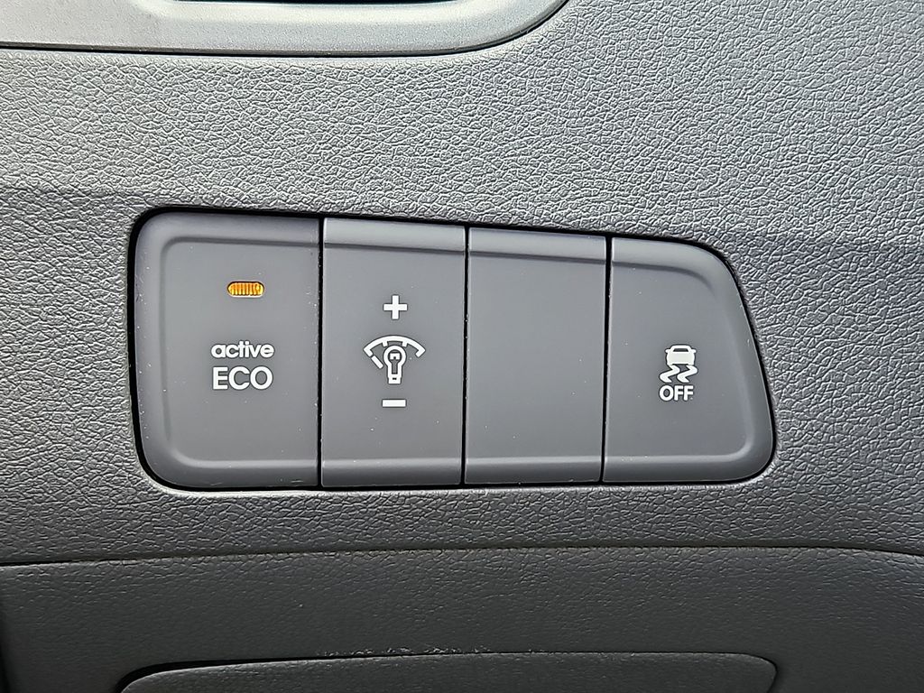 Thumbnail: 2013 Hyundai Elantra - 26