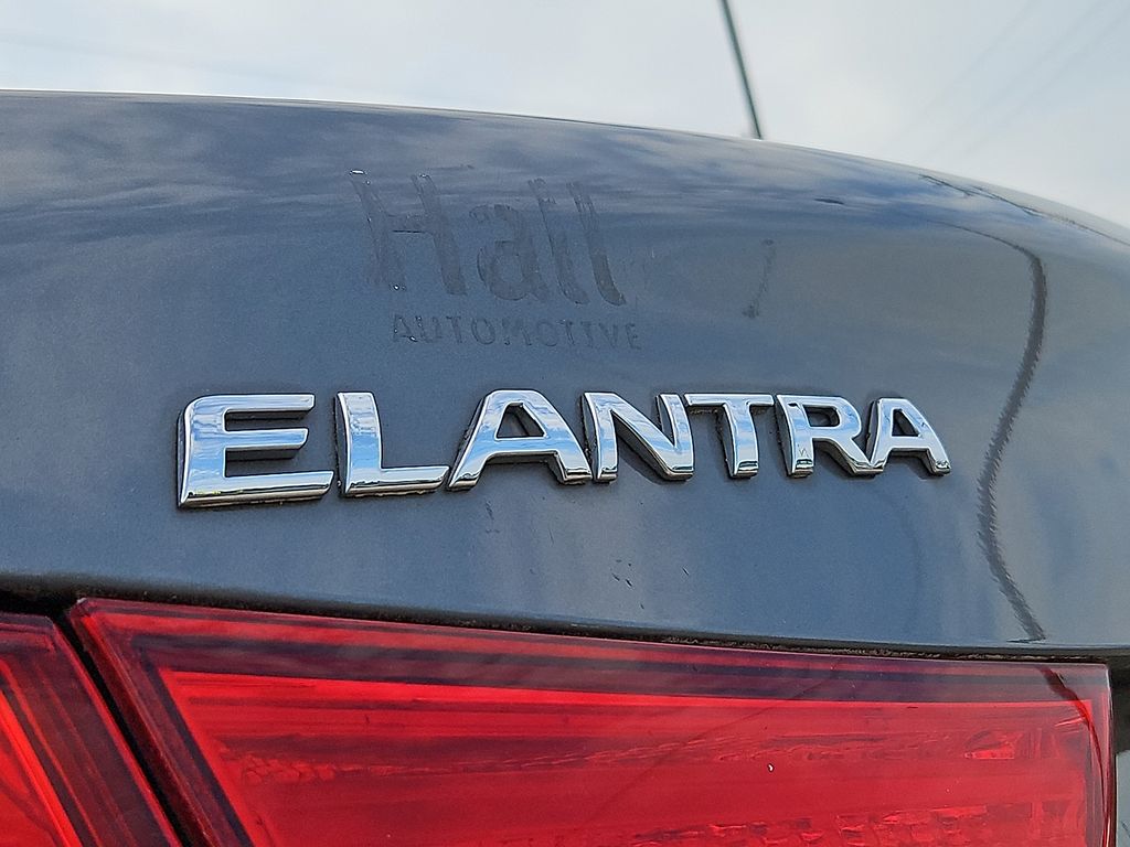 Thumbnail: 2013 Hyundai Elantra - 29
