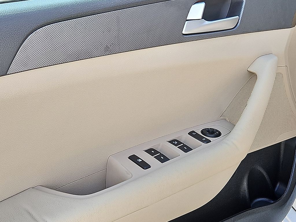Thumbnail: 2015 Hyundai Sonata - 20