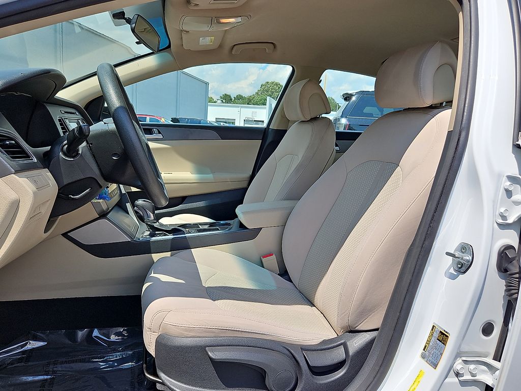 Thumbnail: 2015 Hyundai Sonata - 10