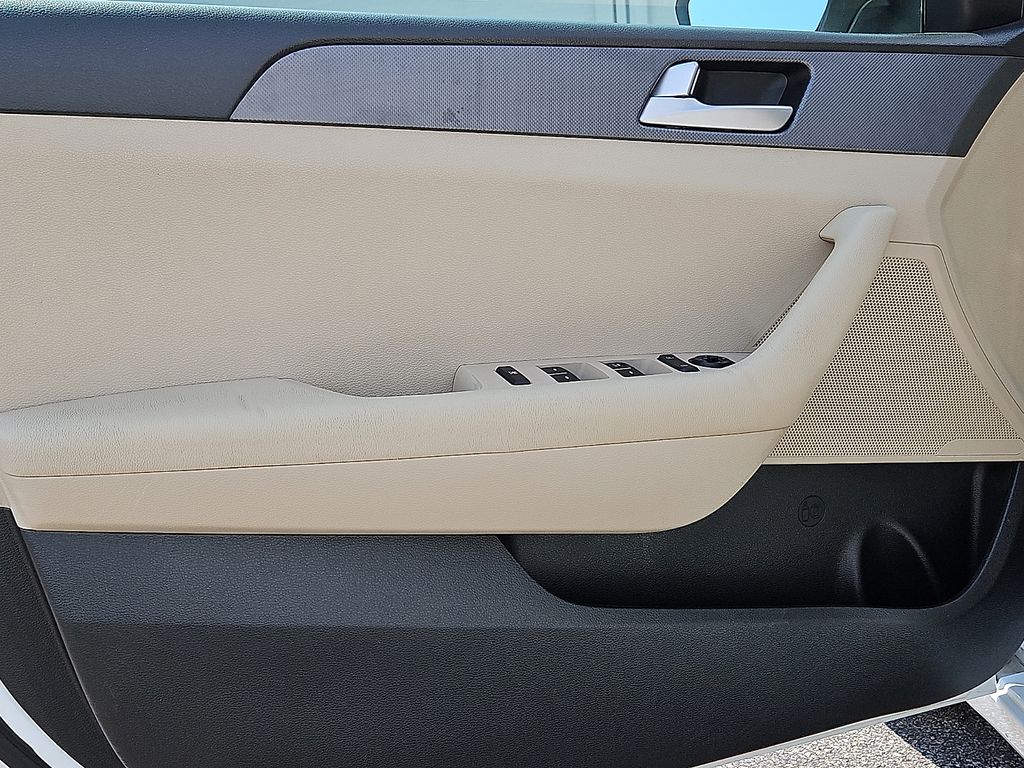 Thumbnail: 2015 Hyundai Sonata - 19