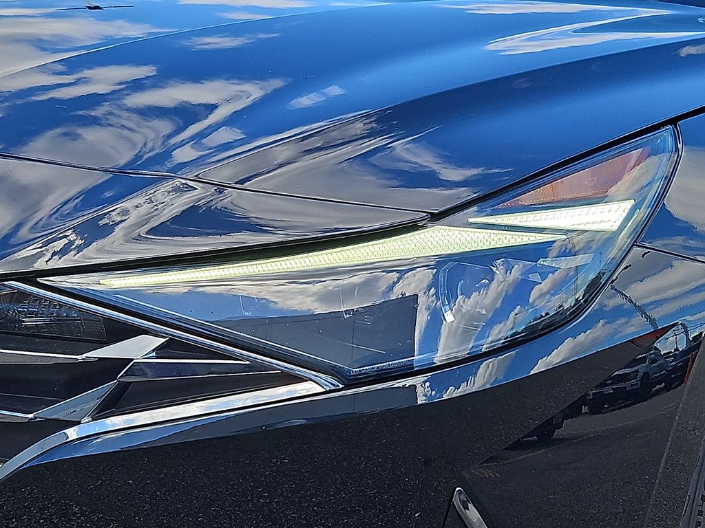 Thumbnail: 2021 Hyundai Elantra - 17