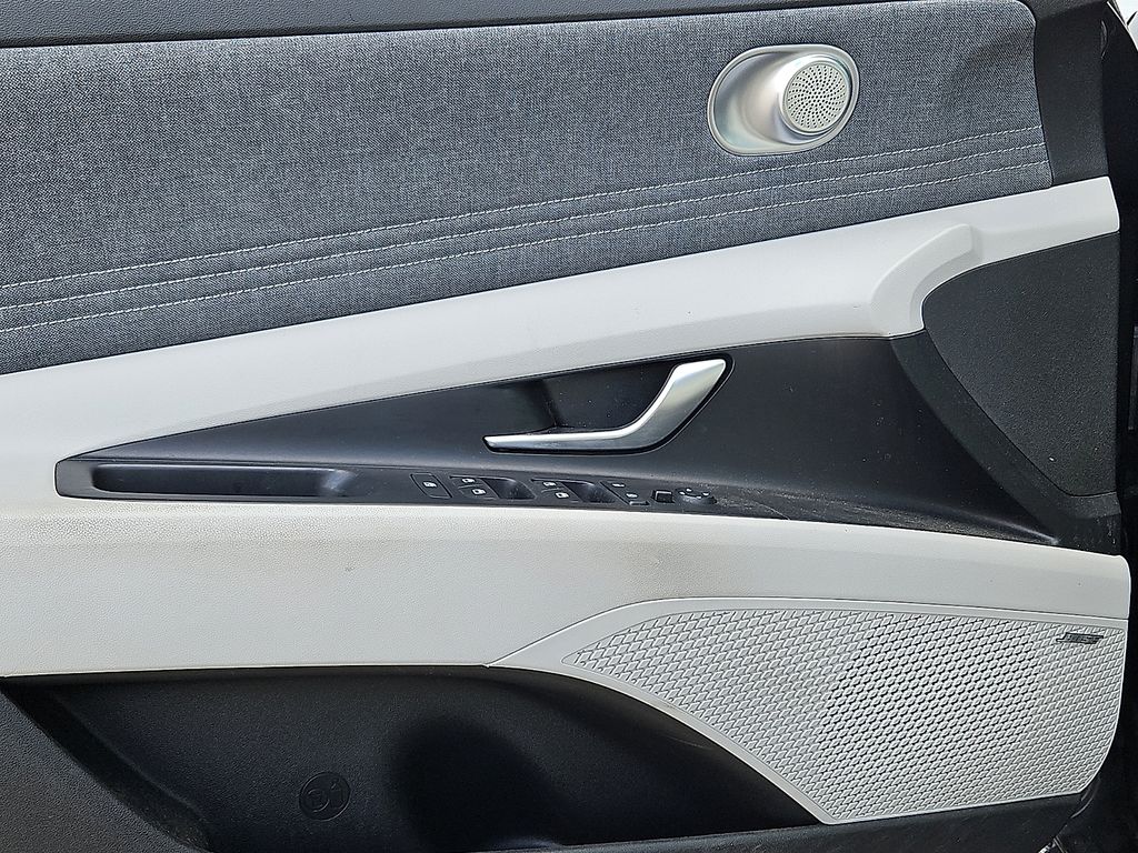 Thumbnail: 2021 Hyundai Elantra - 18