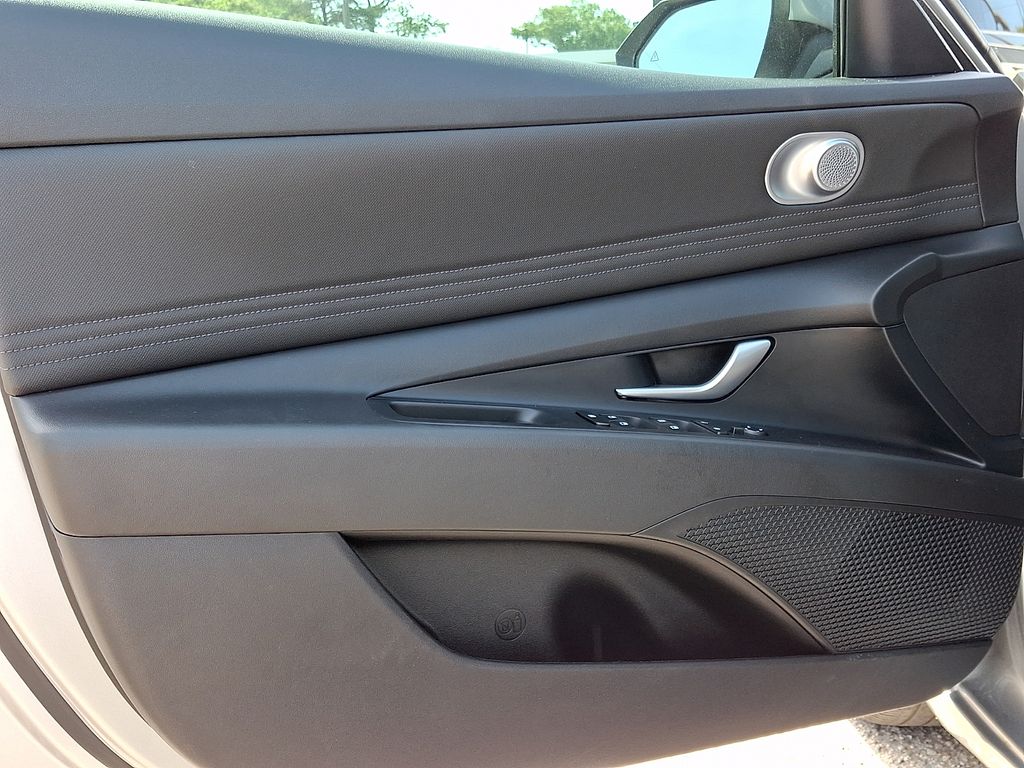 Thumbnail: 2023 Hyundai Elantra - 18