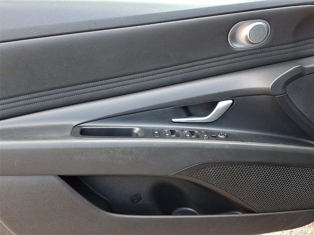 Thumbnail: 2023 Hyundai Elantra - 20