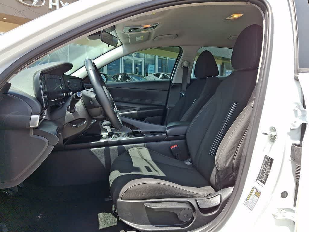 Thumbnail: 2022 Hyundai Elantra - 10