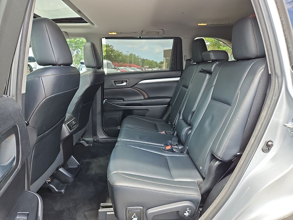 Thumbnail: 2015 Toyota Highlander - 8