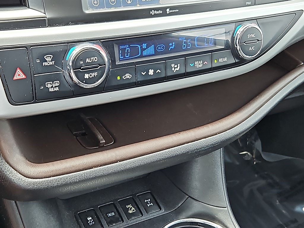 Thumbnail: 2015 Toyota Highlander - 19