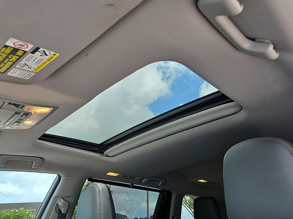 Thumbnail: 2015 Toyota Highlander - 18