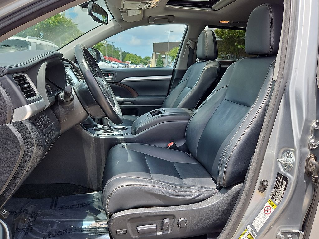 Thumbnail: 2015 Toyota Highlander - 7