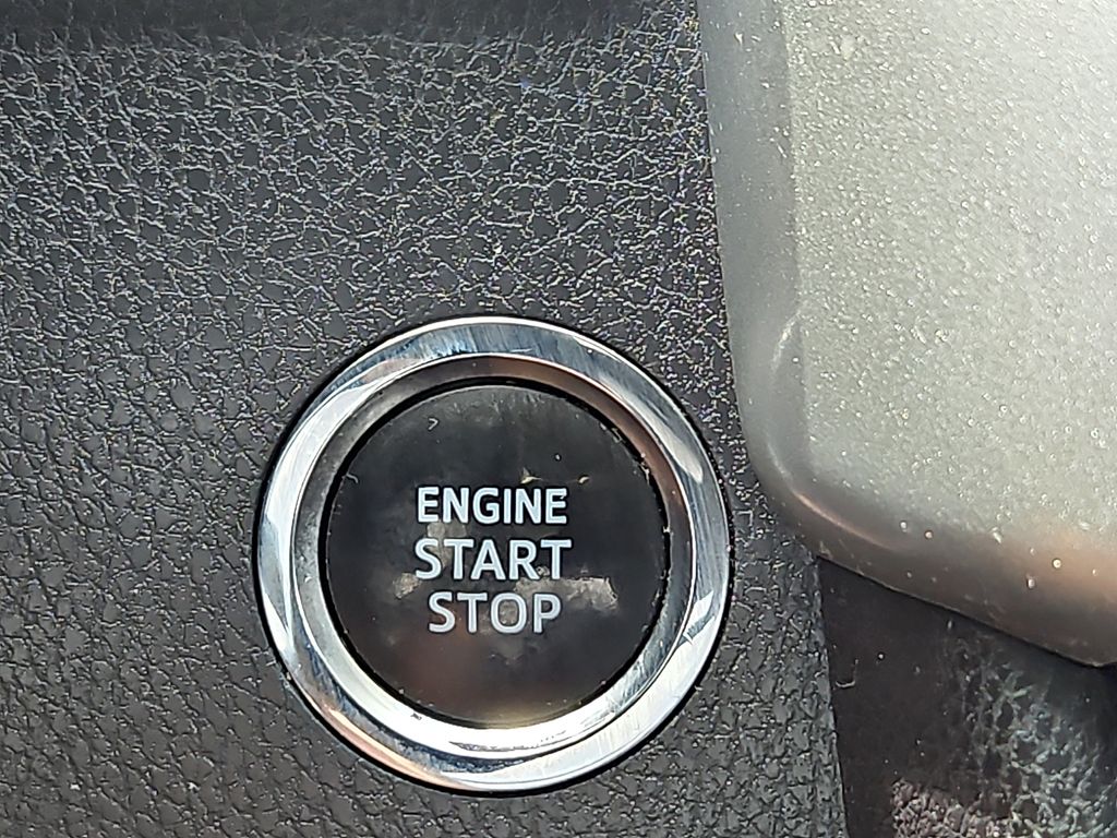 Thumbnail: 2015 Toyota Highlander - 25
