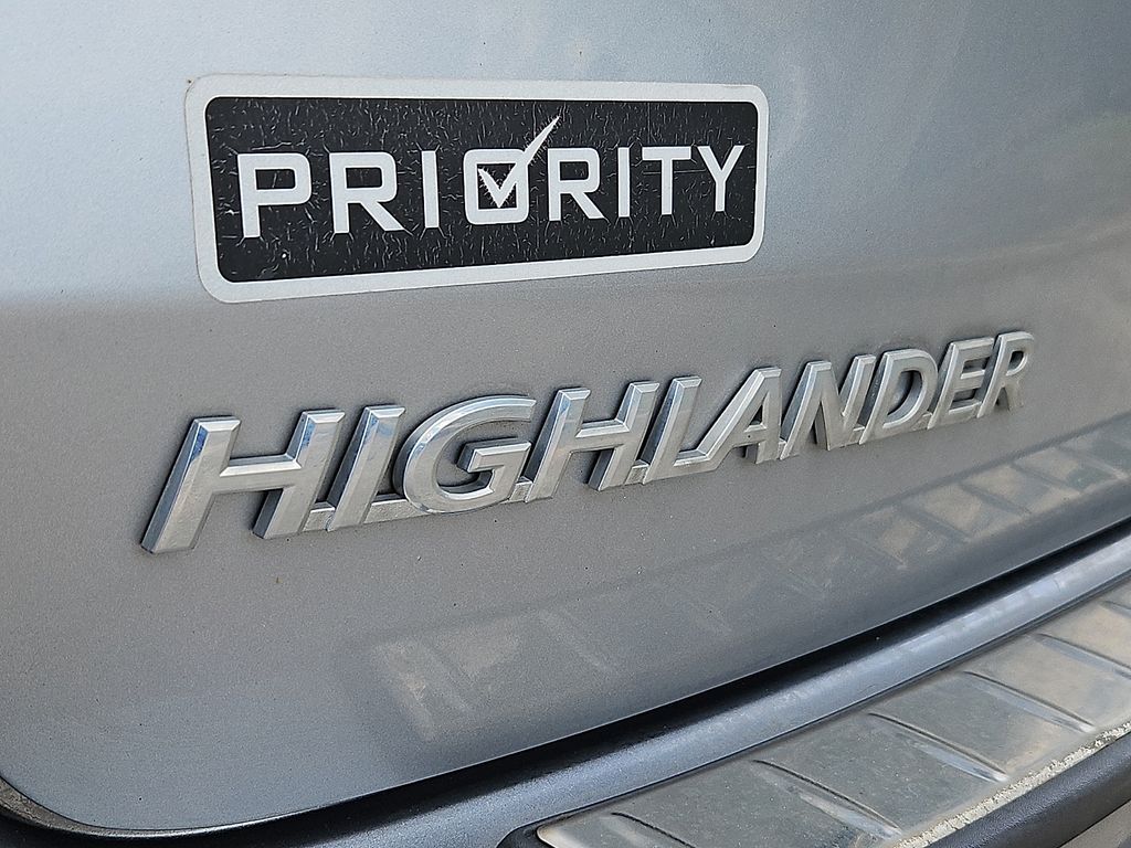 Thumbnail: 2015 Toyota Highlander - 29