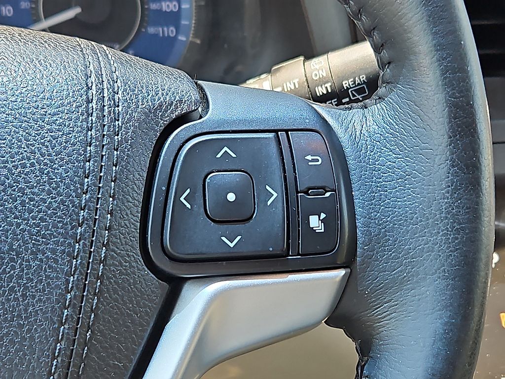 Thumbnail: 2016 Toyota Sienna - 26